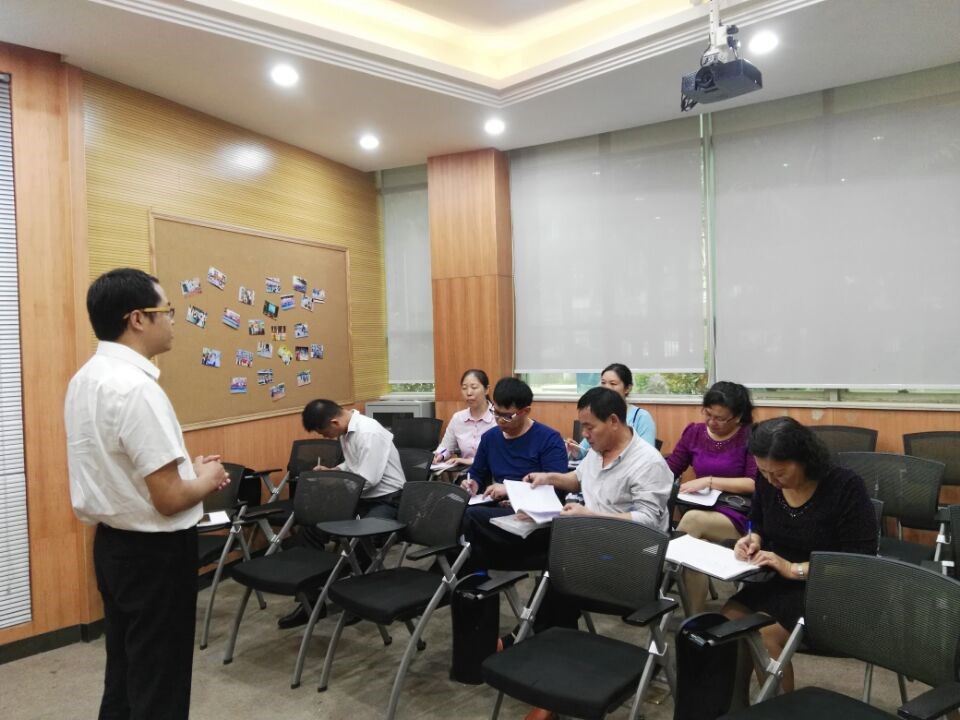 公明中英文學(xué)校與春蕾學(xué)校小學(xué)語(yǔ)文組兩校合作教研