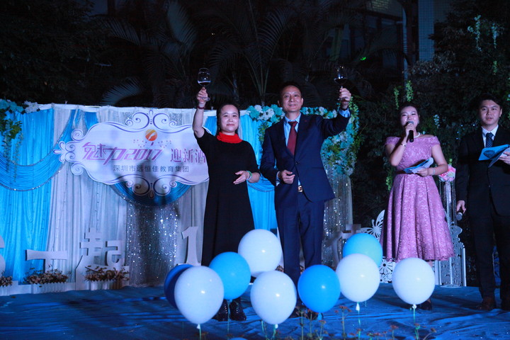 凝心聚力  贏得時間——擼起袖子，加油干！