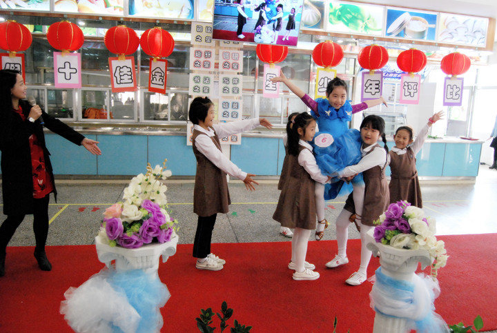 公明中英文學(xué)校：啦啦隊員齊吶喊，十佳少年展風采