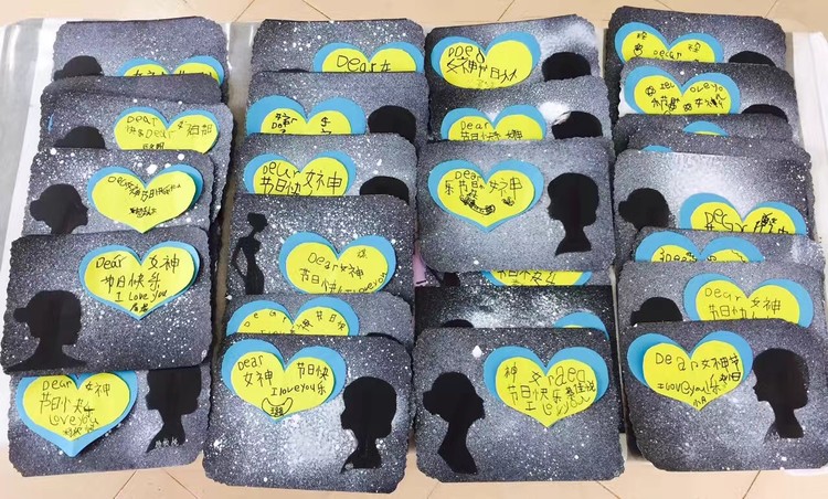 感恩有你，巾幗風(fēng)采