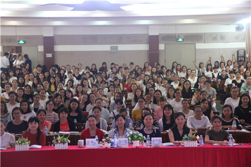 勇?lián)厝握棺晕?，砥礪前行沁芳華