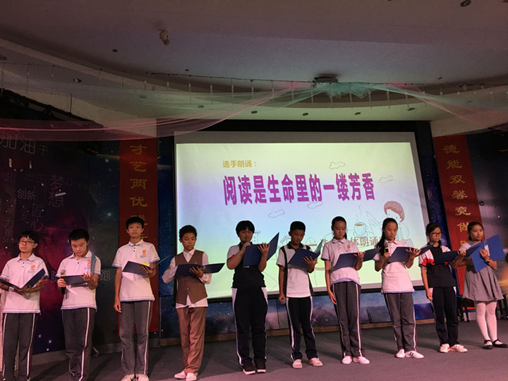 “青春飛揚(yáng)，載夢(mèng)遠(yuǎn)航”----初中部舉行學(xué)生演講比賽