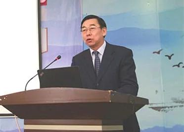 卜祥林校長為干部、教師進行課堂教學(xué)全員培訓(xùn)