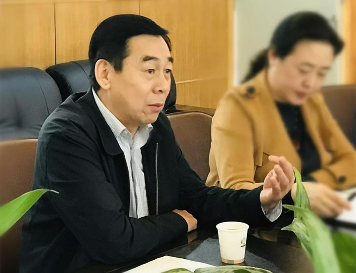 我校教育國際化特色建設(shè)迎來“區(qū)中小學(xué)特色教育實驗學(xué)?！表椖恐衅跈z查