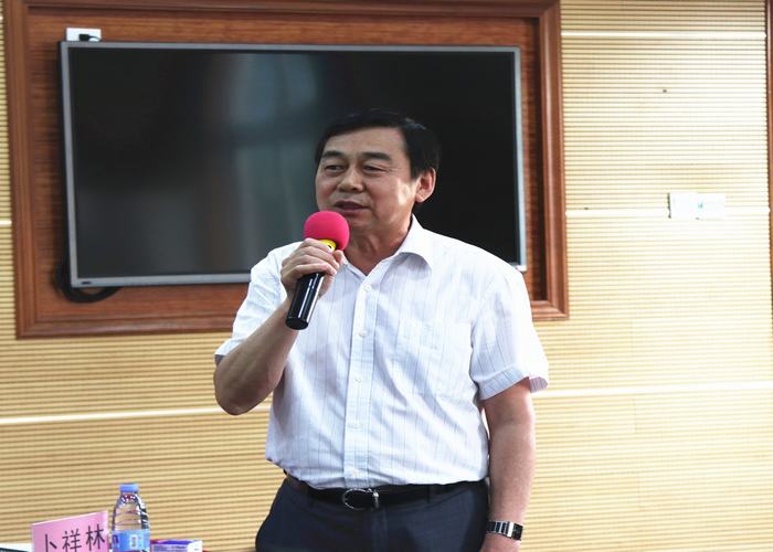 專家引領(lǐng)，以研促教，促進(jìn)學(xué)校優(yōu)質(zhì)發(fā)展——我校區(qū)級三項課題開題暨一項課題結(jié)題報告會如期舉行