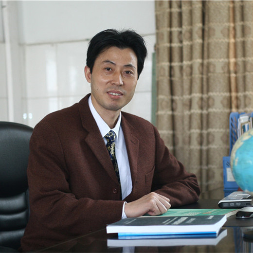 余勝倉：深圳市松崗標尚學(xué)校校長